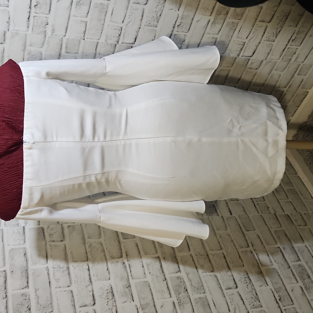 Venus SZ 8 White Off Shoulder Dress - Picture 2 of 7